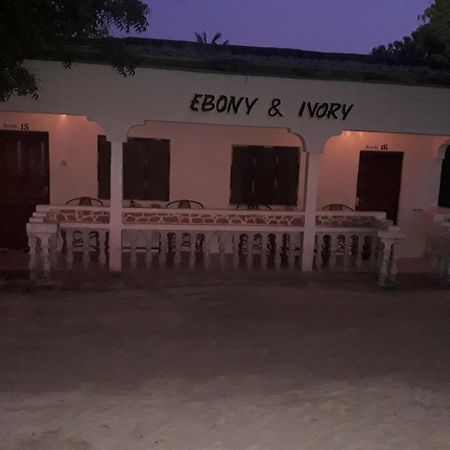 Ebony & Ivory Beach Bungalows Nungwi Exterior foto